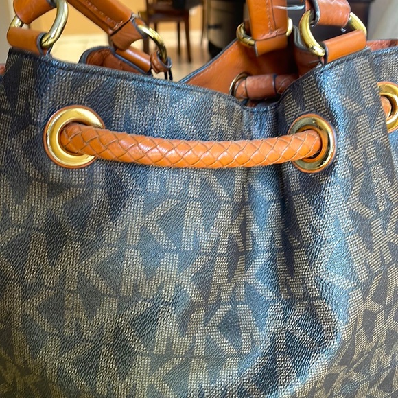 Gently used Mikael Kors monogram purse - Picture 5 of 6